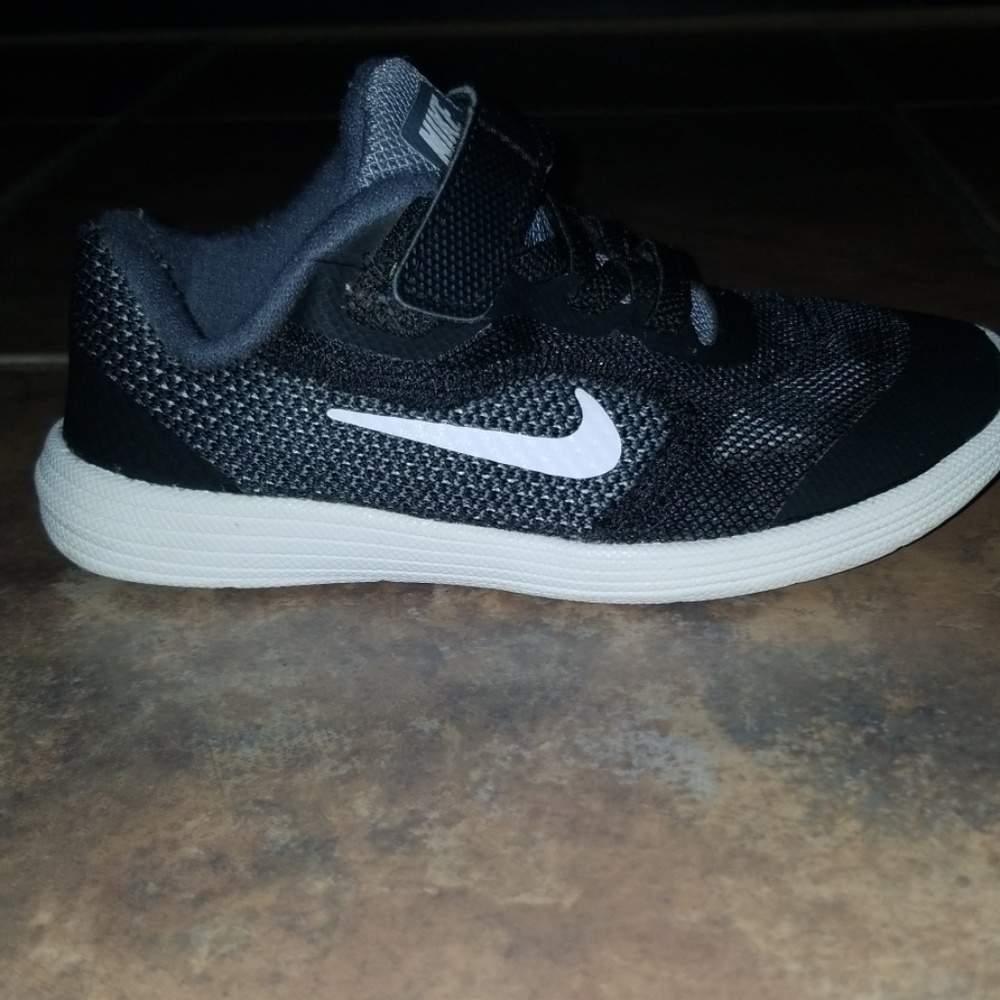 Kids Nike Revolution 3